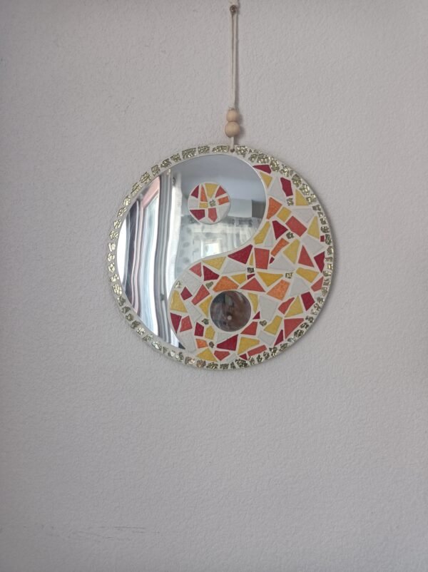 Décoration murale Yin Yang en mosaïque de céramique avec miroir. Pièce artisanale unique. Symbole d'équilibre, faite main en France.