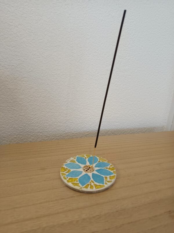 Porte-encens en mosaïque mandala bleu. Fait main en France. Apaisant, spirituel et unique. Parfait pour méditation, déco zen ou coin bien-être.