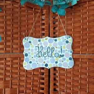 Pancarte murale "Hello" en mosaïque de verre & céramique. Pièce artisanale unique faite main en France. Pour une entrée douce et accueillante.