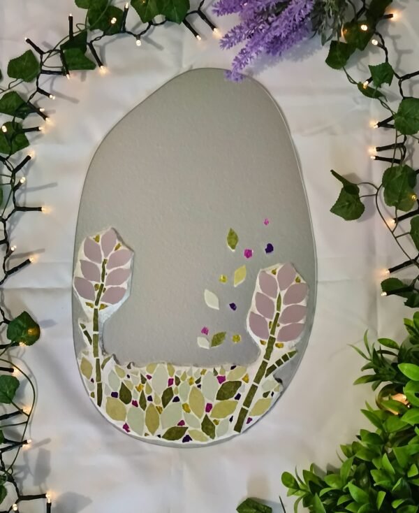 Miroir mural en mosaïque végétale. Feuilles et baies stylisées. Pièce unique, faite main en France. Déco naturelle, zen et poétique.