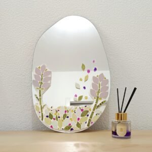 Miroir mural en mosaïque végétale. Feuilles et baies stylisées. Pièce unique, faite main en France. Déco naturelle, zen et poétique.