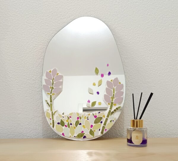 Miroir mural en mosaïque végétale. Feuilles et baies stylisées. Pièce unique, faite main en France. Déco naturelle, zen et poétique.